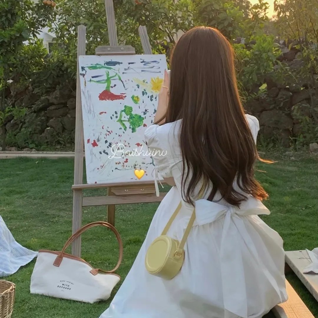 热裤荡女